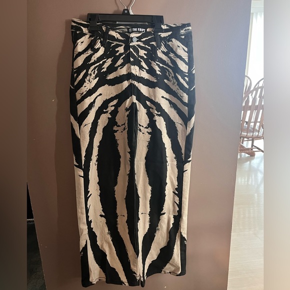 THE KRIPT v waist baggy jeans in abstract zebra - part of a set - Picture 10 of 10